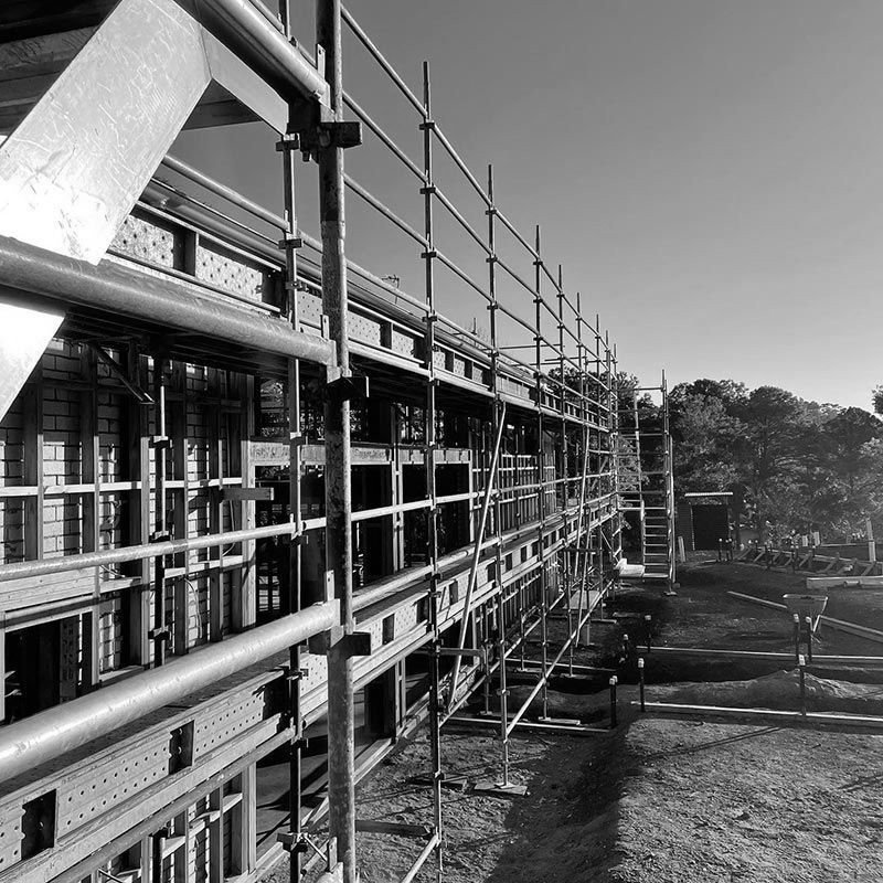 A Row of Scaffolding Along the Side of a Building — RM Scaffolding Solutions in Northern Rivers, NSW