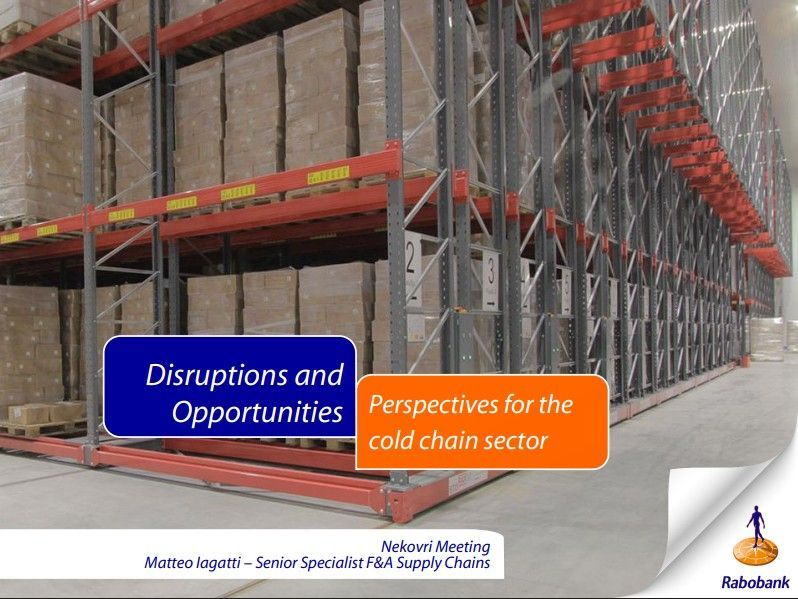 Een magazijn met een blauw bord met de tekst verstoringen en kansen