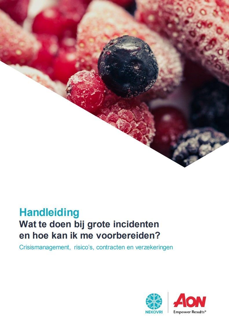 Een wit papier met een afbeelding van bevroren bessen erop