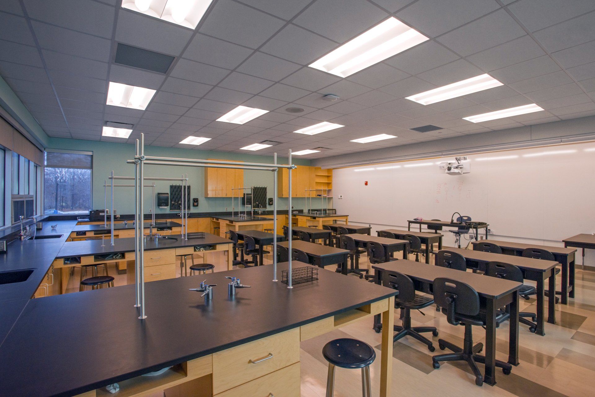 A large classroom with lots of tables and chairs