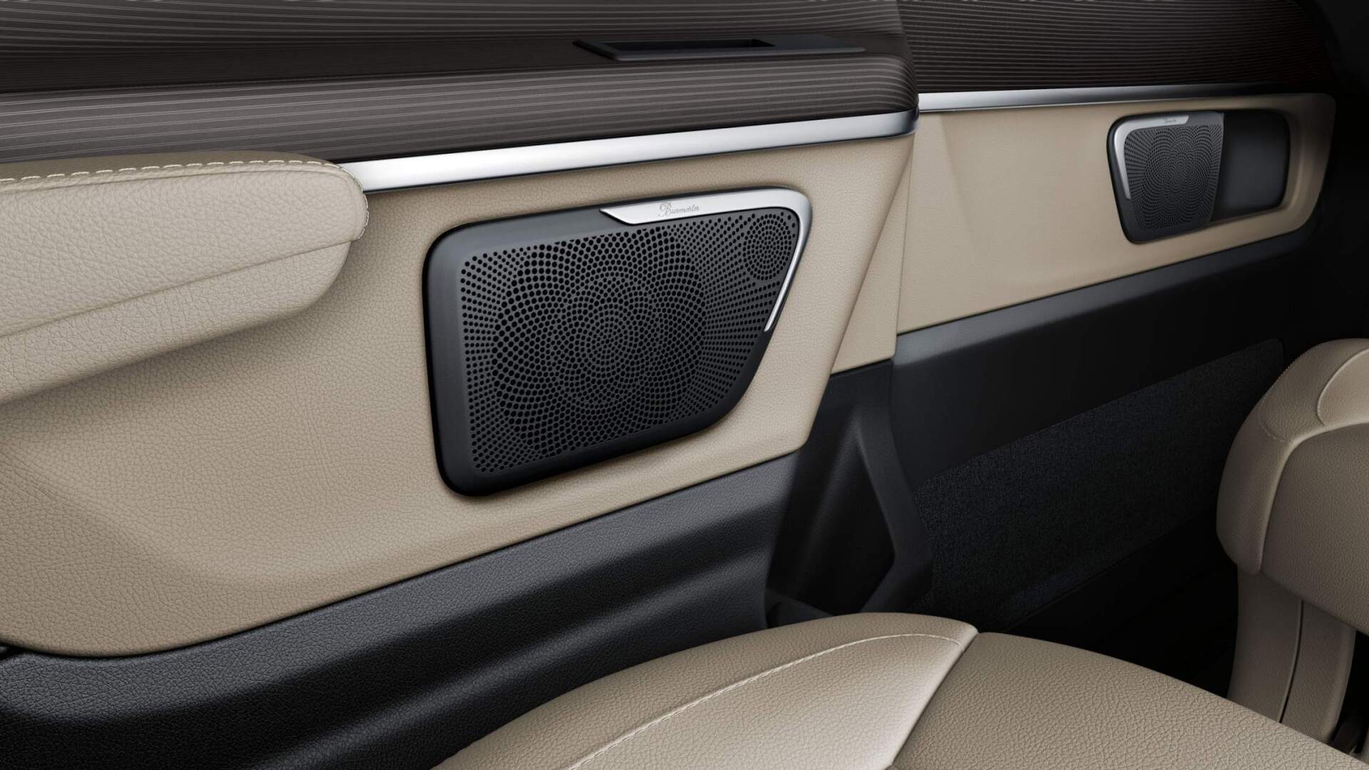 Un gros plan d'une portière de voiture avec un haut-parleur dessus