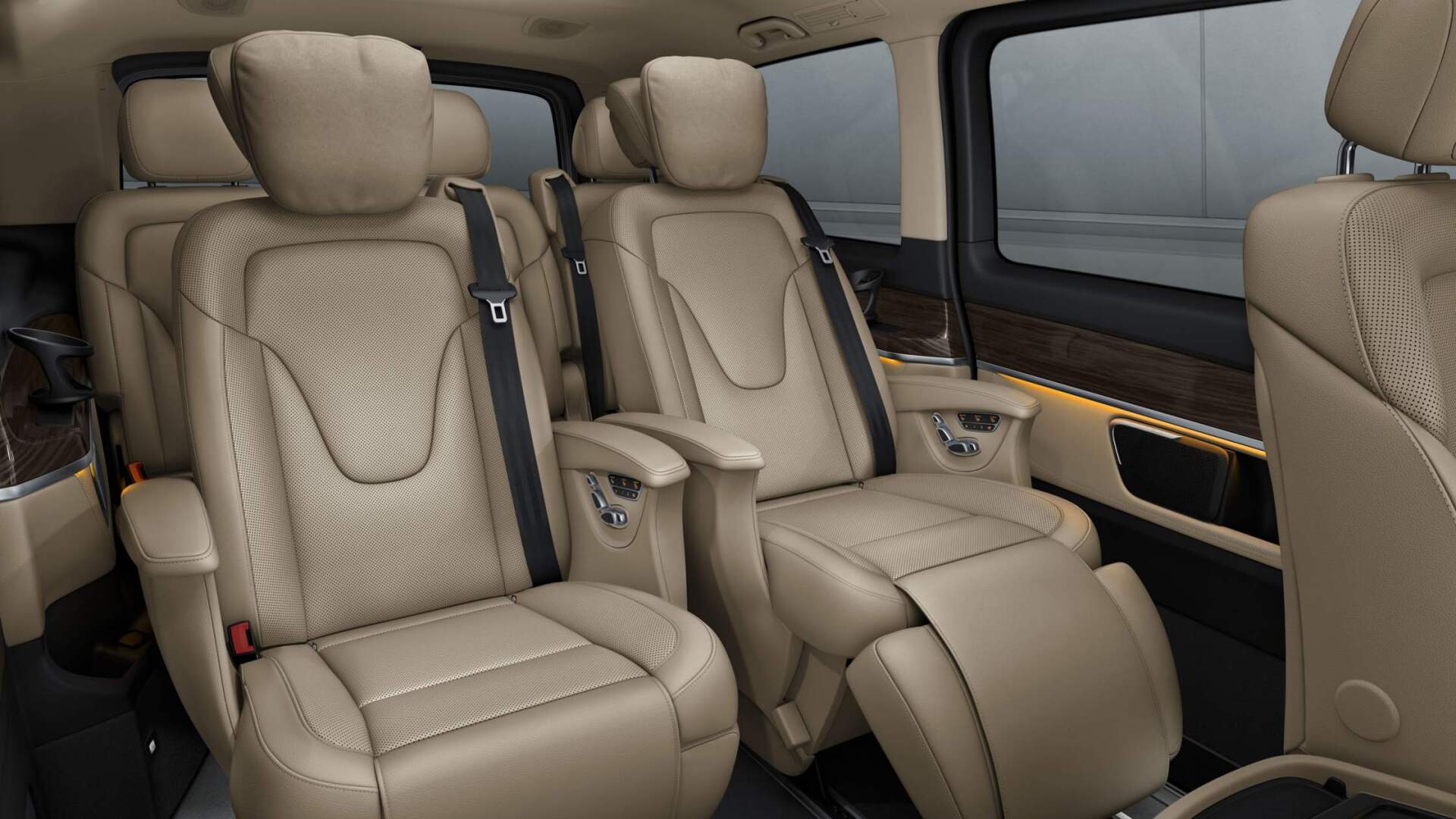 Les sièges arrière d'une camionnette sont très confortables et spacieux.