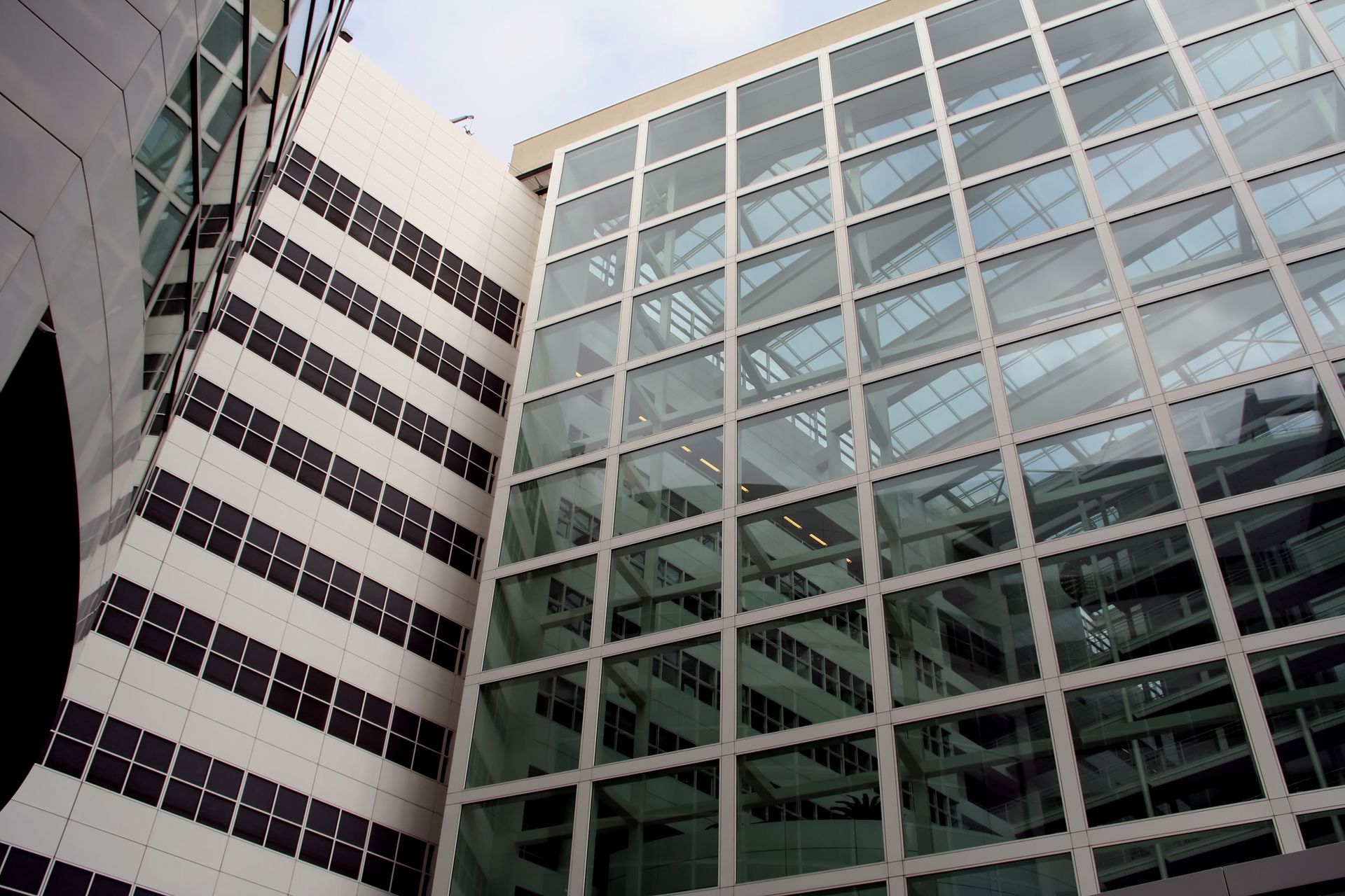 A very tall building with a lot of windows