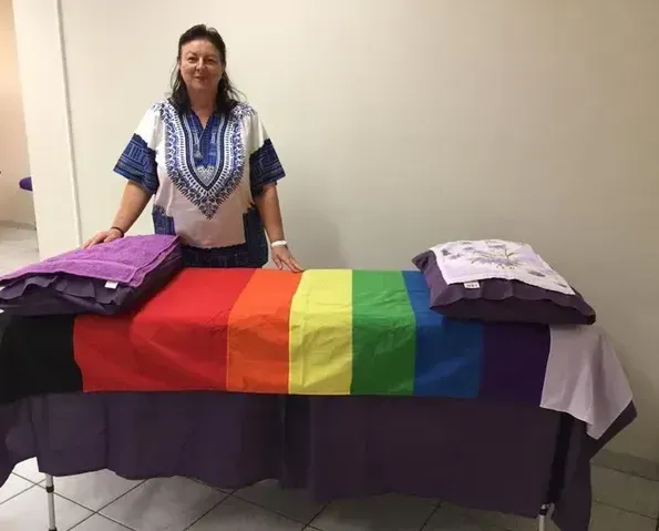 Anne Townson Image with Bed— Crystal Cauldron in South Mackay, QLD