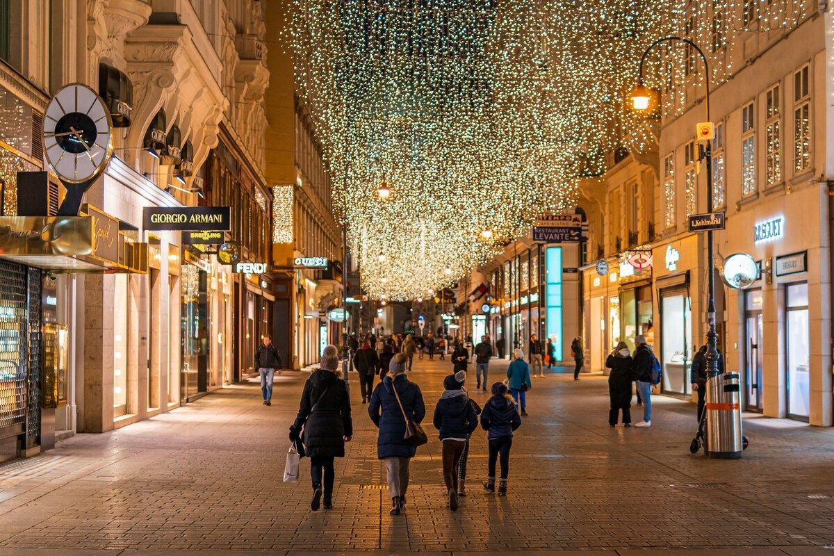 Kohlmarkt in Vienna at night with festive lights above the shops