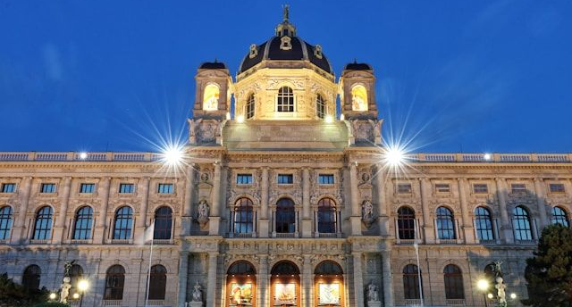 Visit the Kunsthistorisches Museum, beautifully lit at night in Vienna Kunsthistorisches Museum Vienna illuminated at night