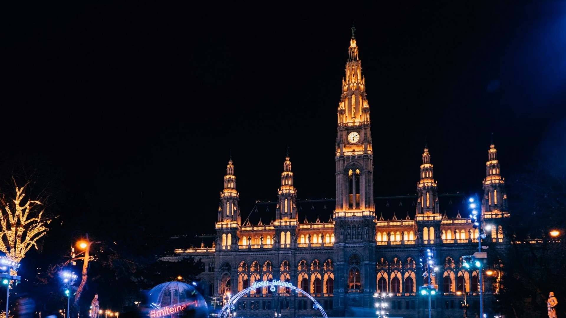 Rathaus lit at night