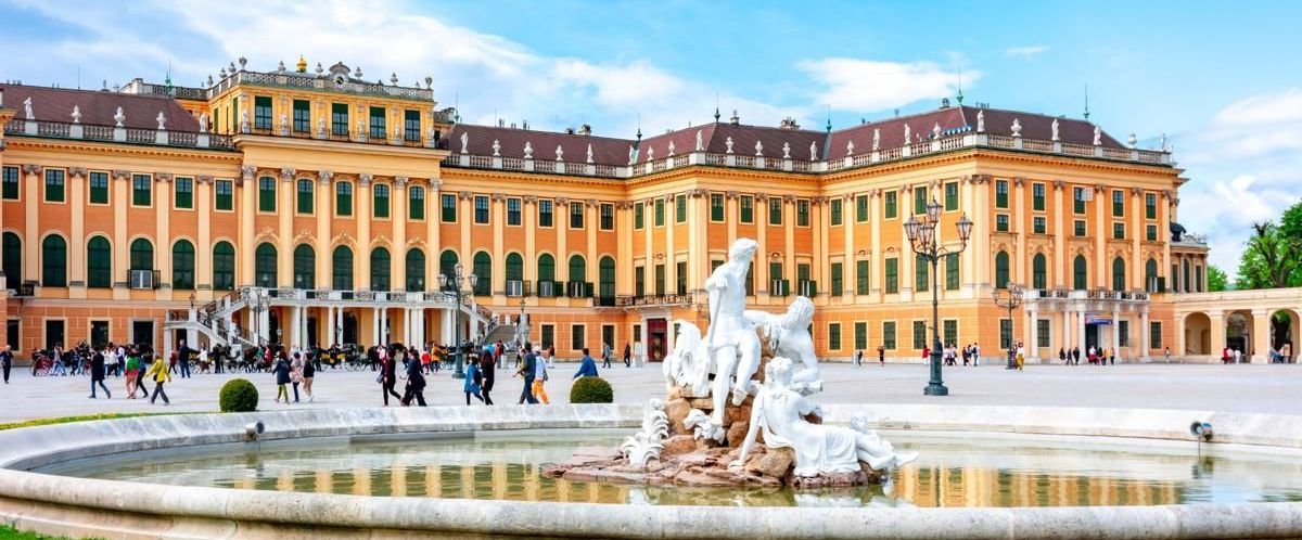 Schönbrunn Palace front view with Neptune Fountain – Vienna top attraction