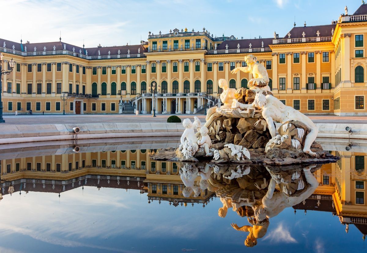 Schönbrunn Palace and Neptune Fountain in Vienna – must-see on a 3-day itinerary