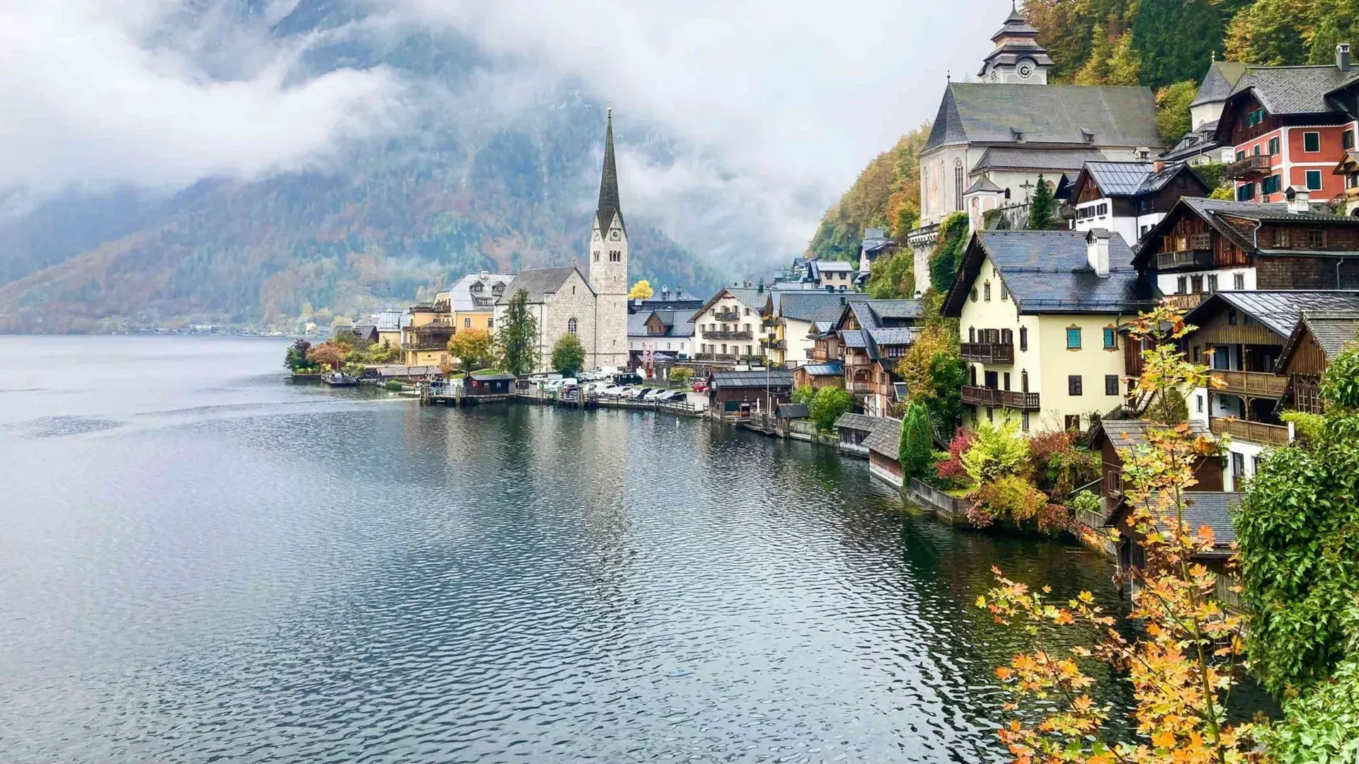 Scenic winter view of Hallstatt with mountains, lake, and village rooftops—popular February day trip from Vienna.