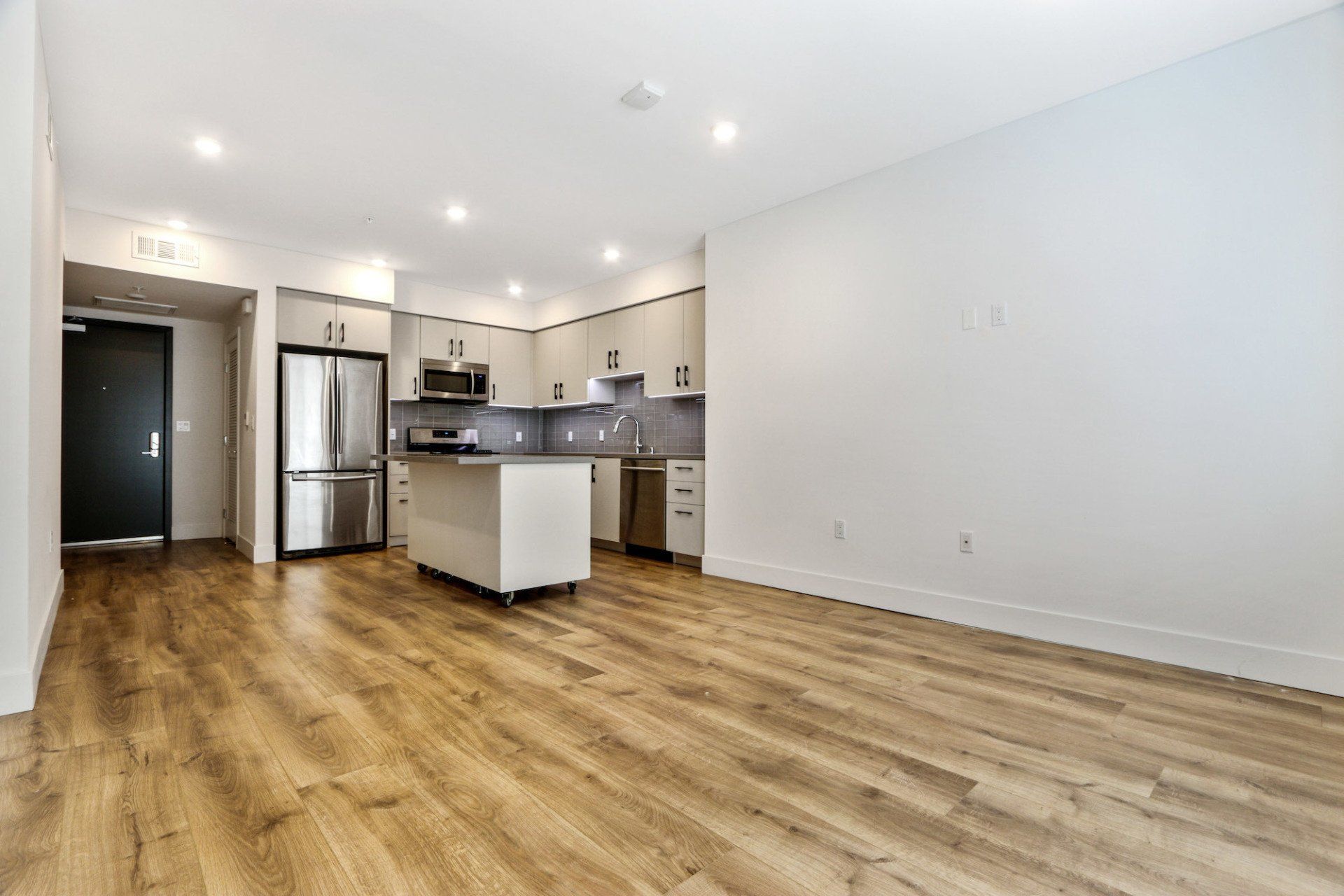 905 ARDMORE interior