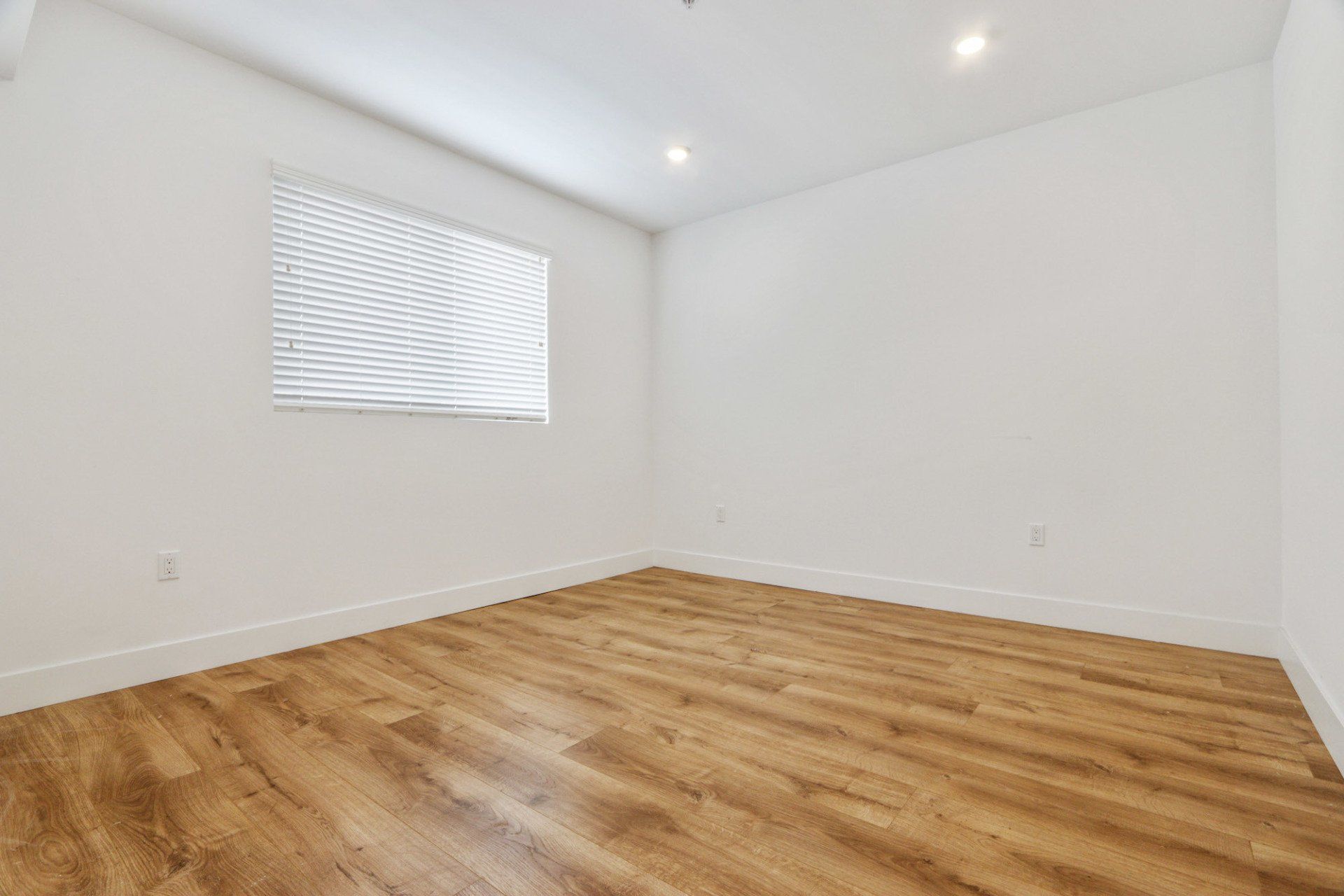 905 ARDMORE interior