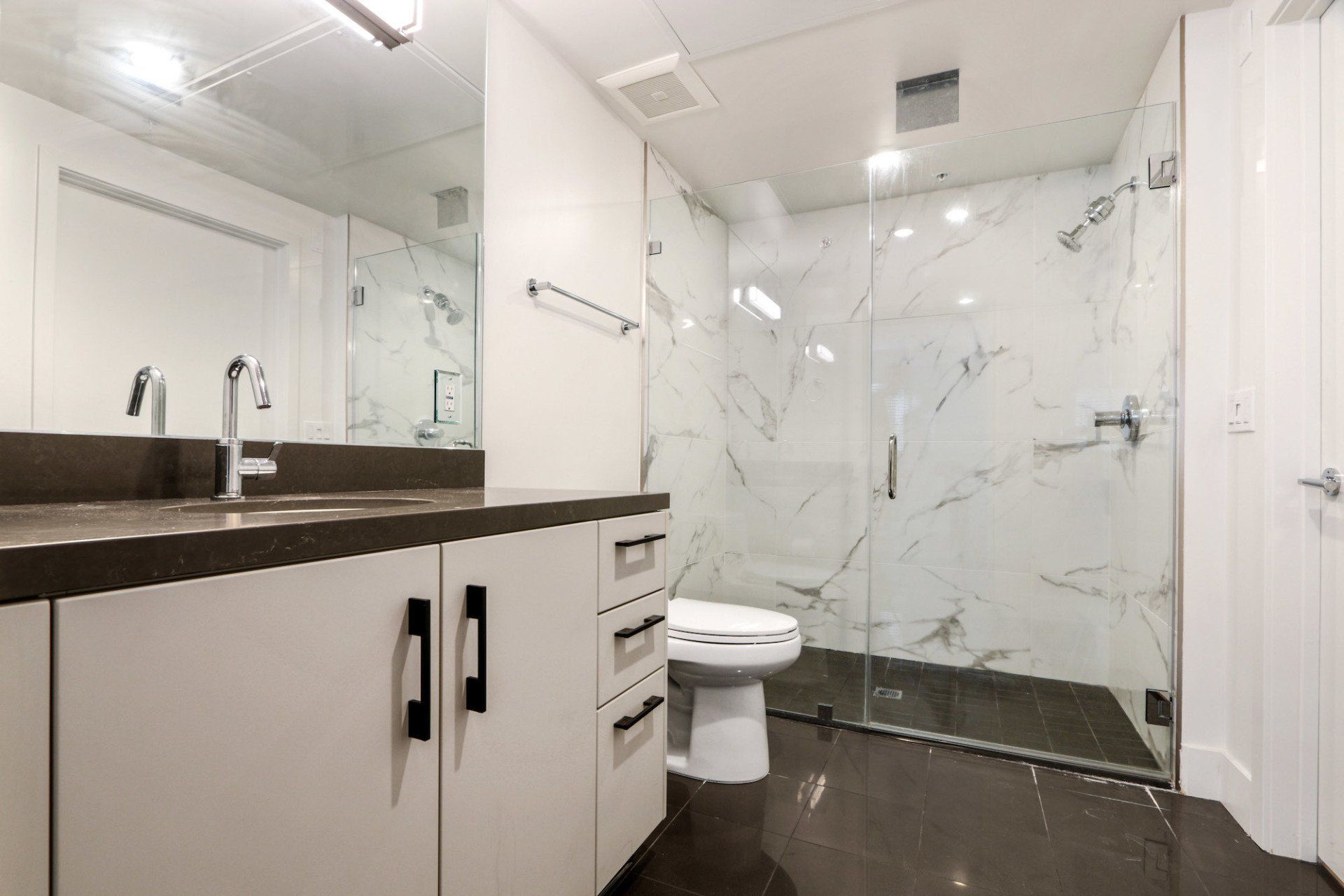 905 ARDMORE interior