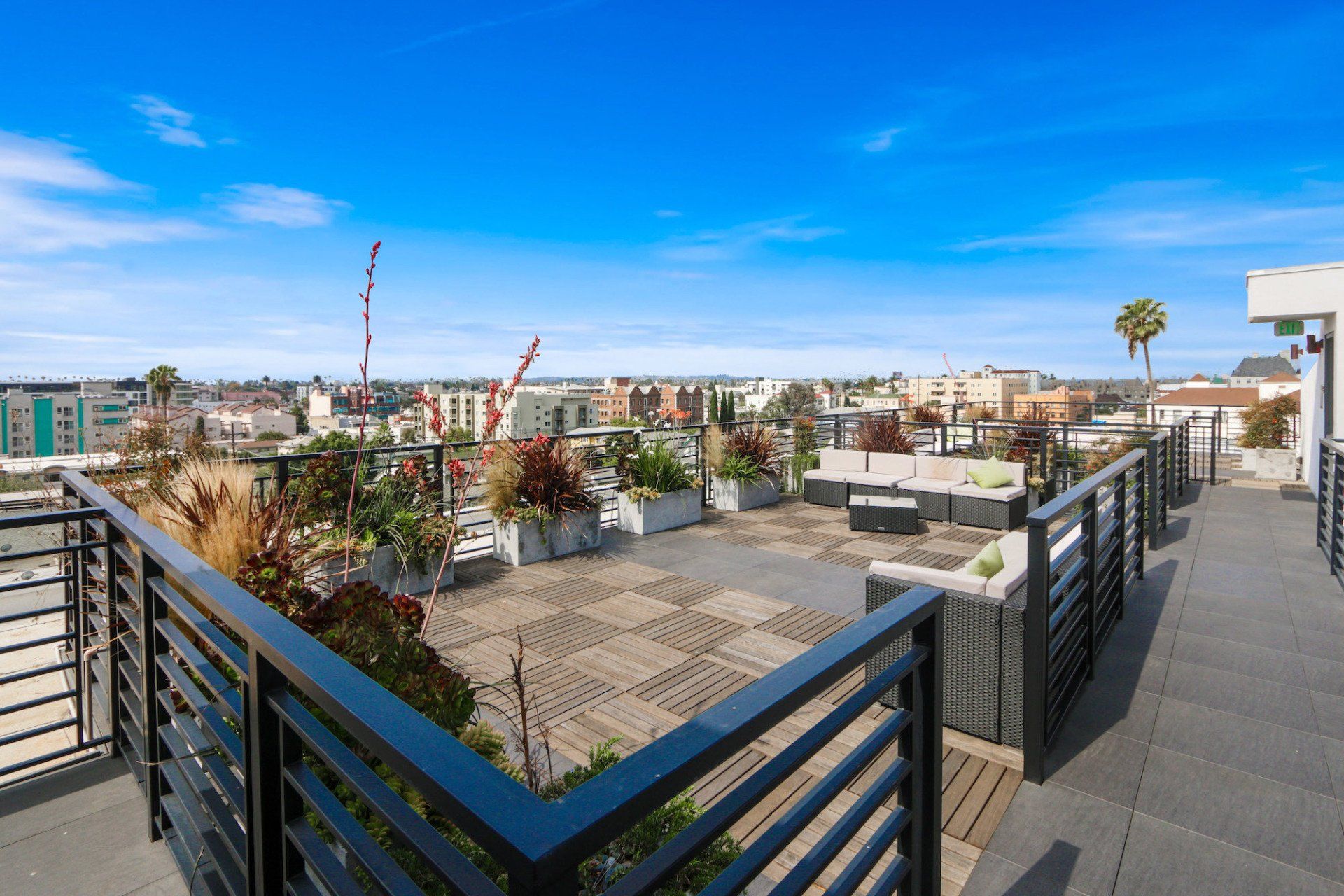 905 ARDMORE exterior