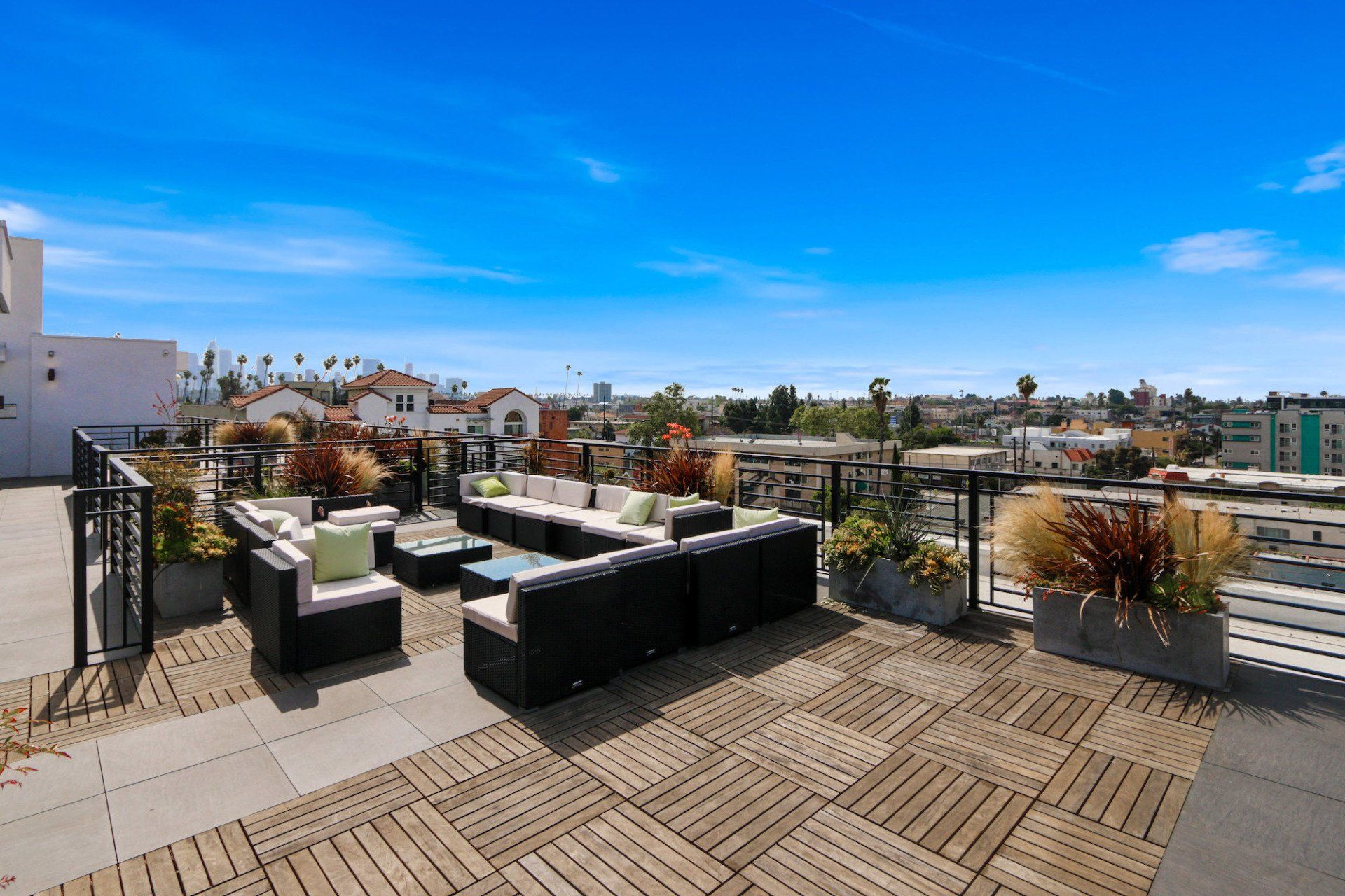 905 ARDMORE exterior