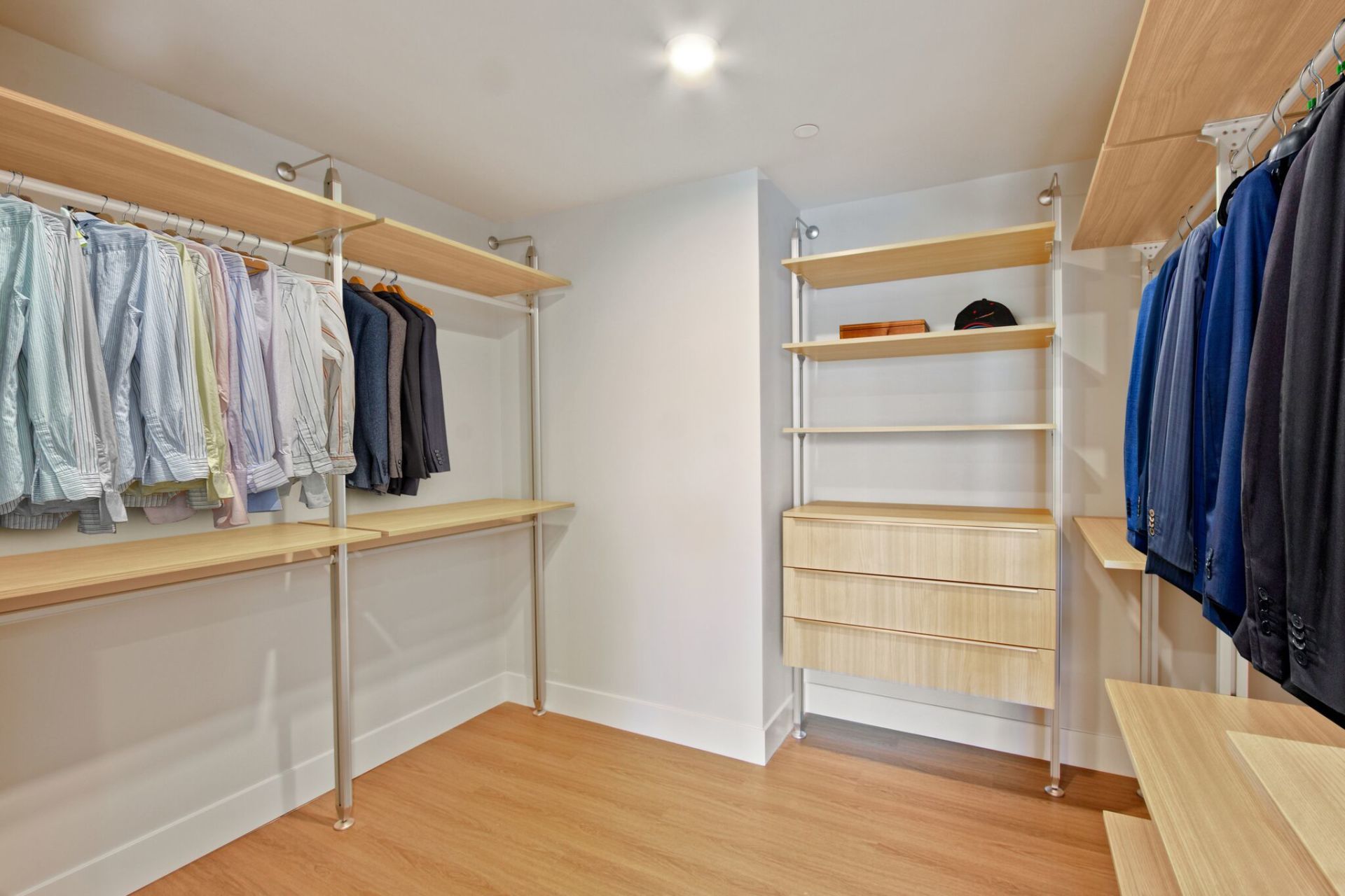 1115 Cardiff walk-in closet