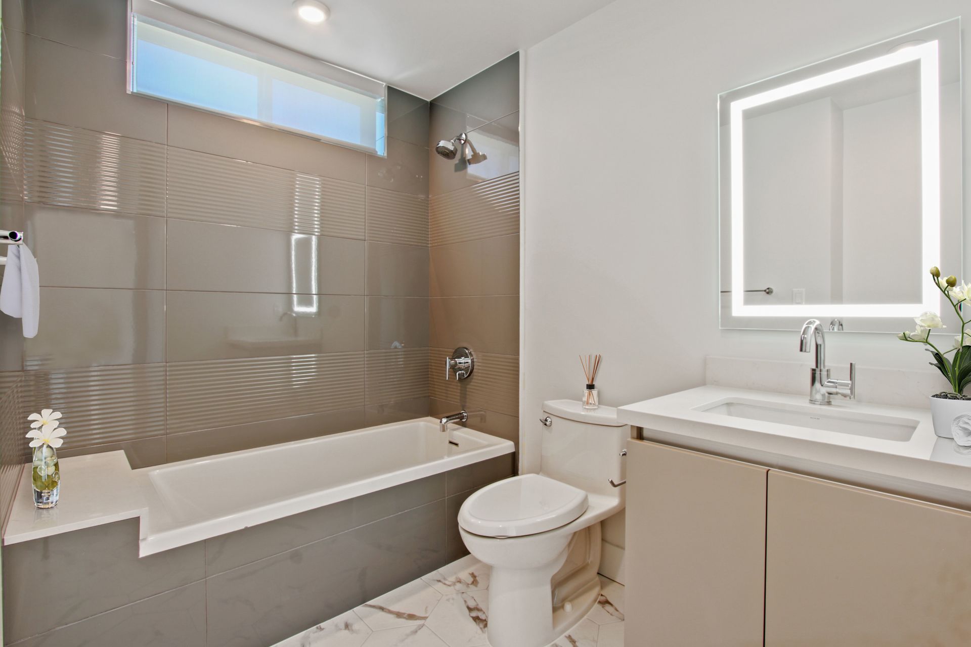 1115 Cardiff bathroom