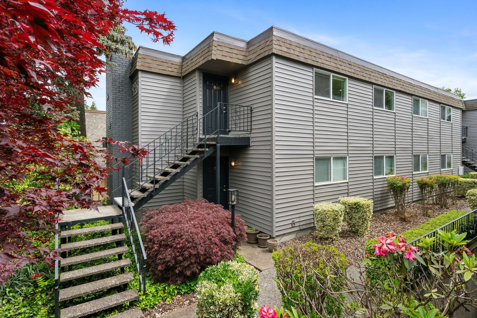 front view of belmont apartments