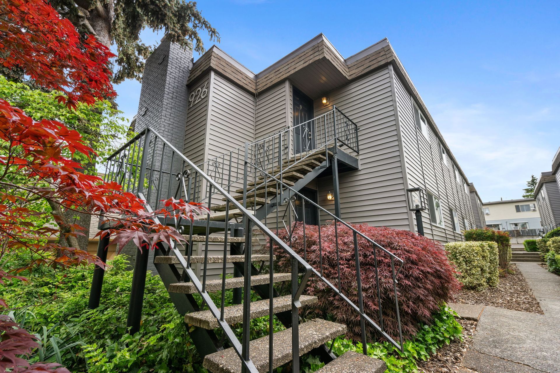 front view of belmont apartments
