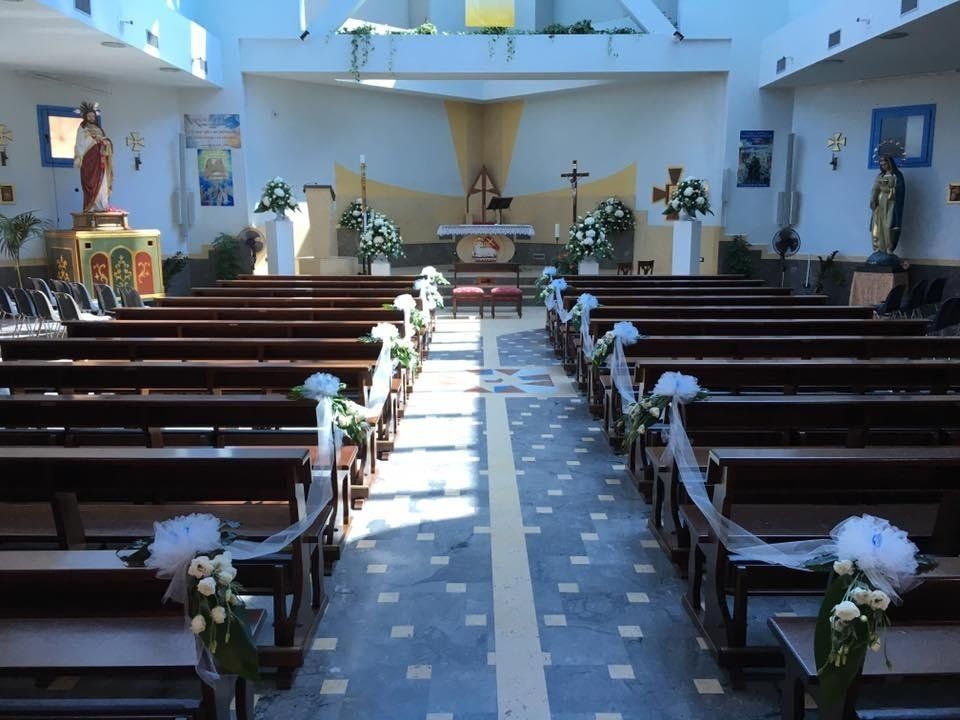 Chiesa addobbata per matrimonio