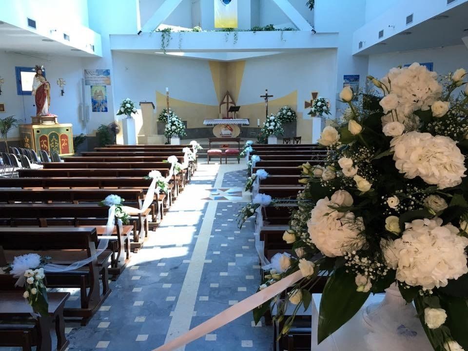 Chiesa decorata per matrimonio