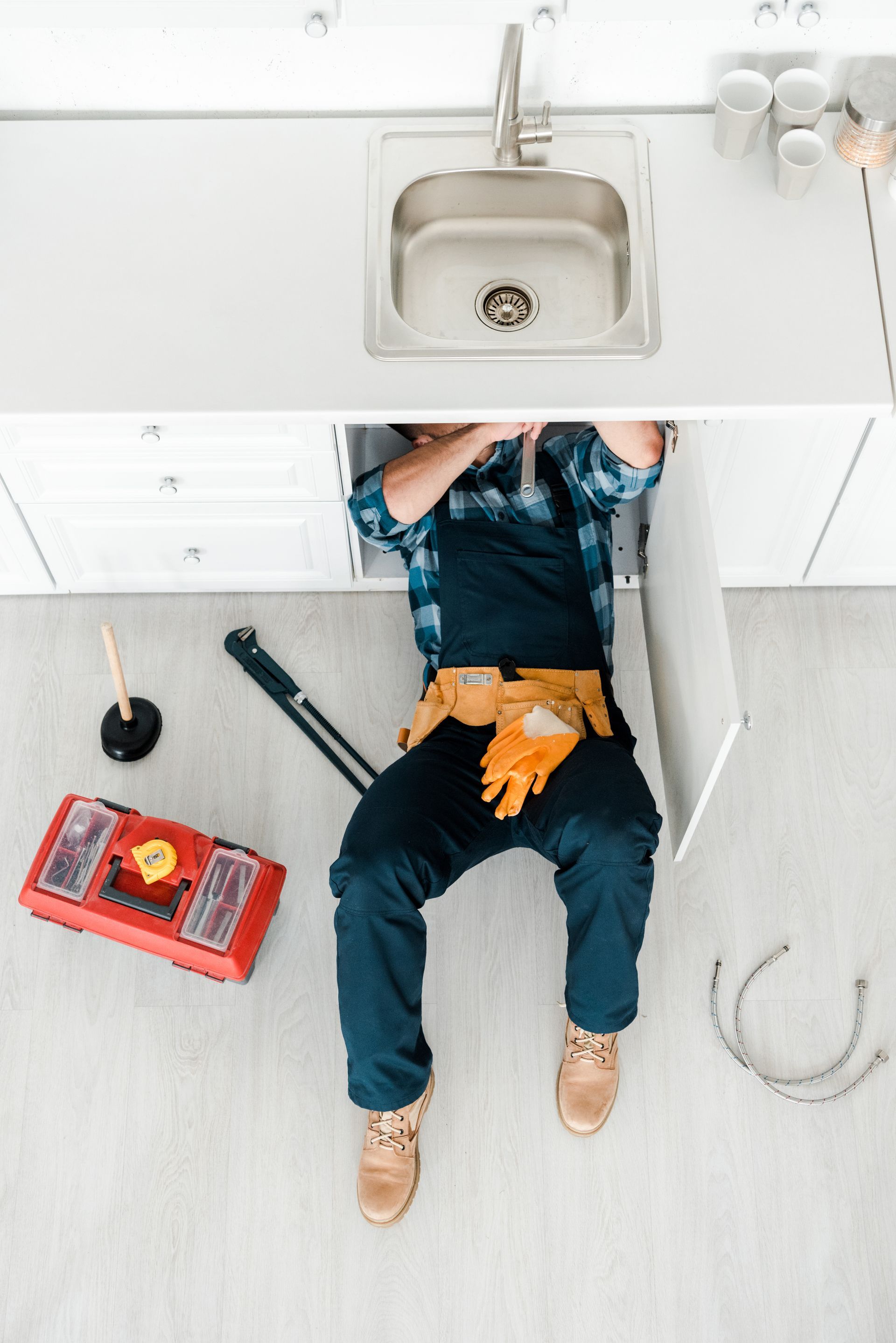 plumber fixing sink in jupiter fl