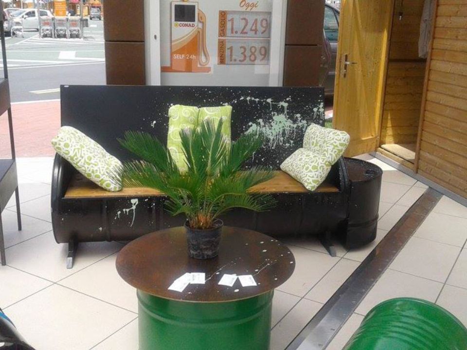 tavolo e divano per esterni