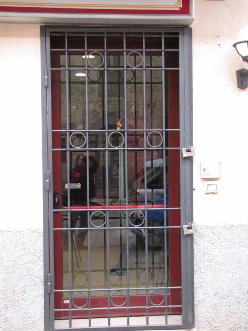 portoncino con inferriate in ferro