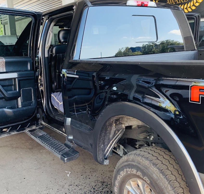rear windshield of a truck after rear windshield replacement service