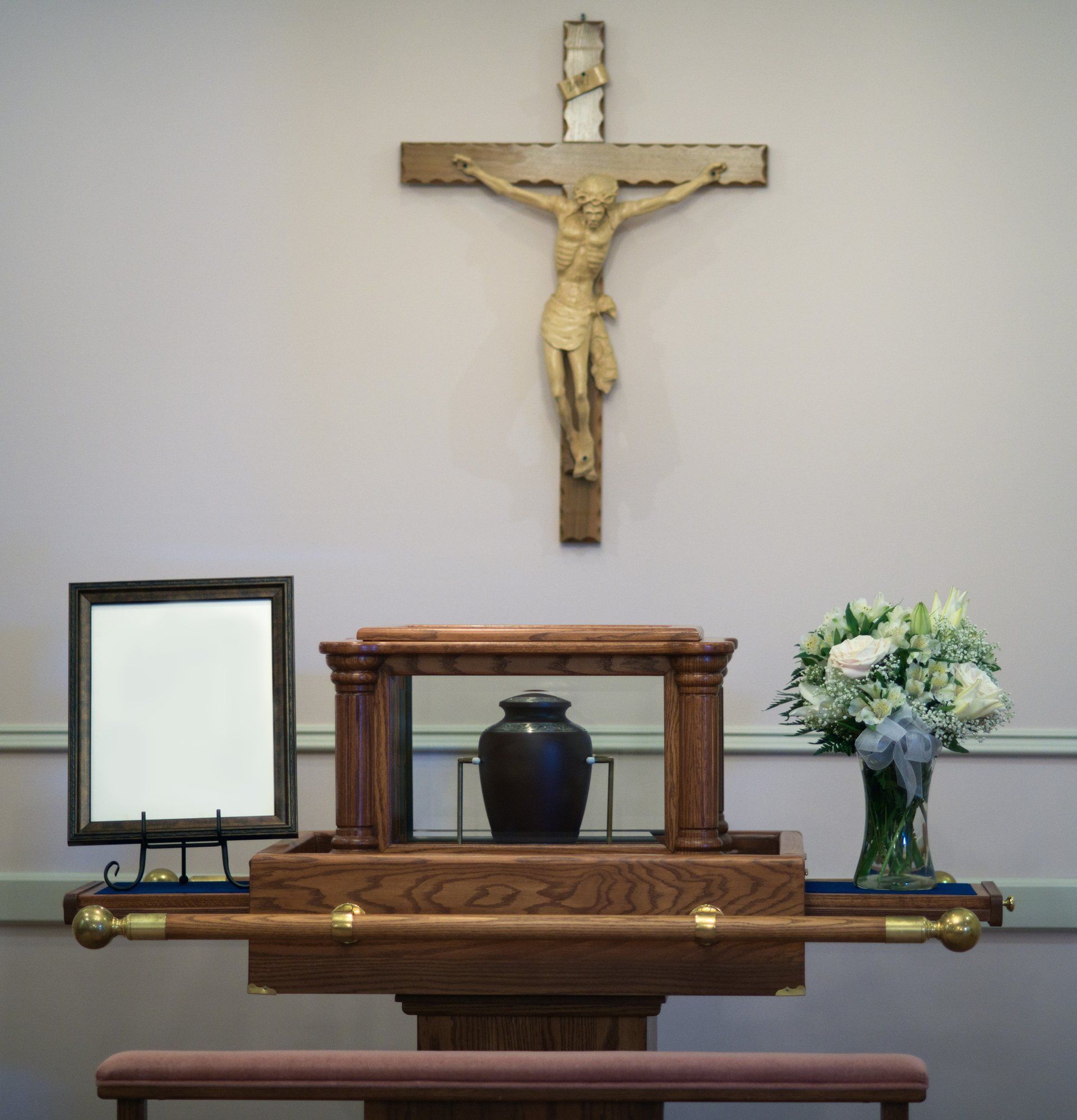 The funeral ark with urn inside