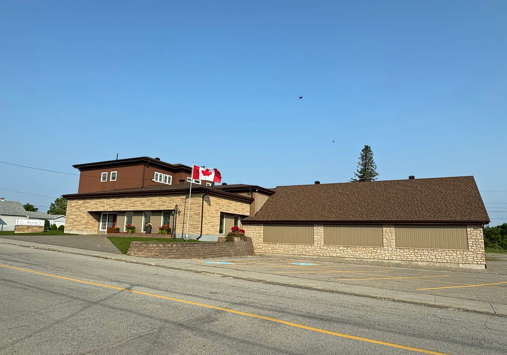 Salon Funéraire Guenette, vers 2025 Extérieur du Salon Funéraire Guenette, vers 2025