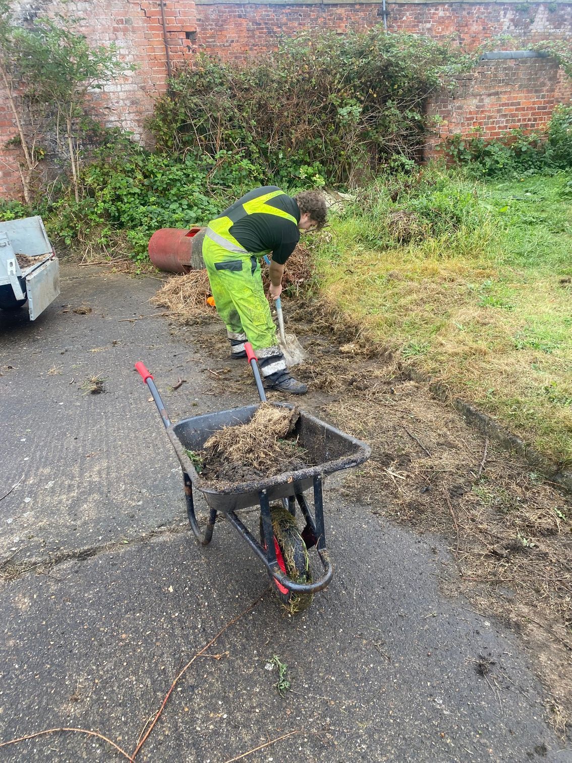 Cleaning work at Fort Paull Battery Heritage Site in Hull 