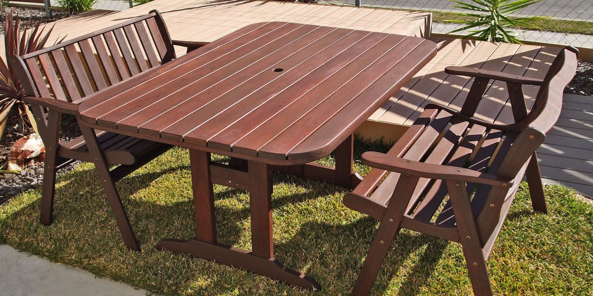 Patio table and chair refurbishment service, cleaning and protection