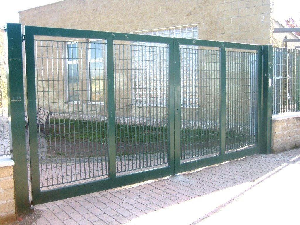 Cancello in metallo verde