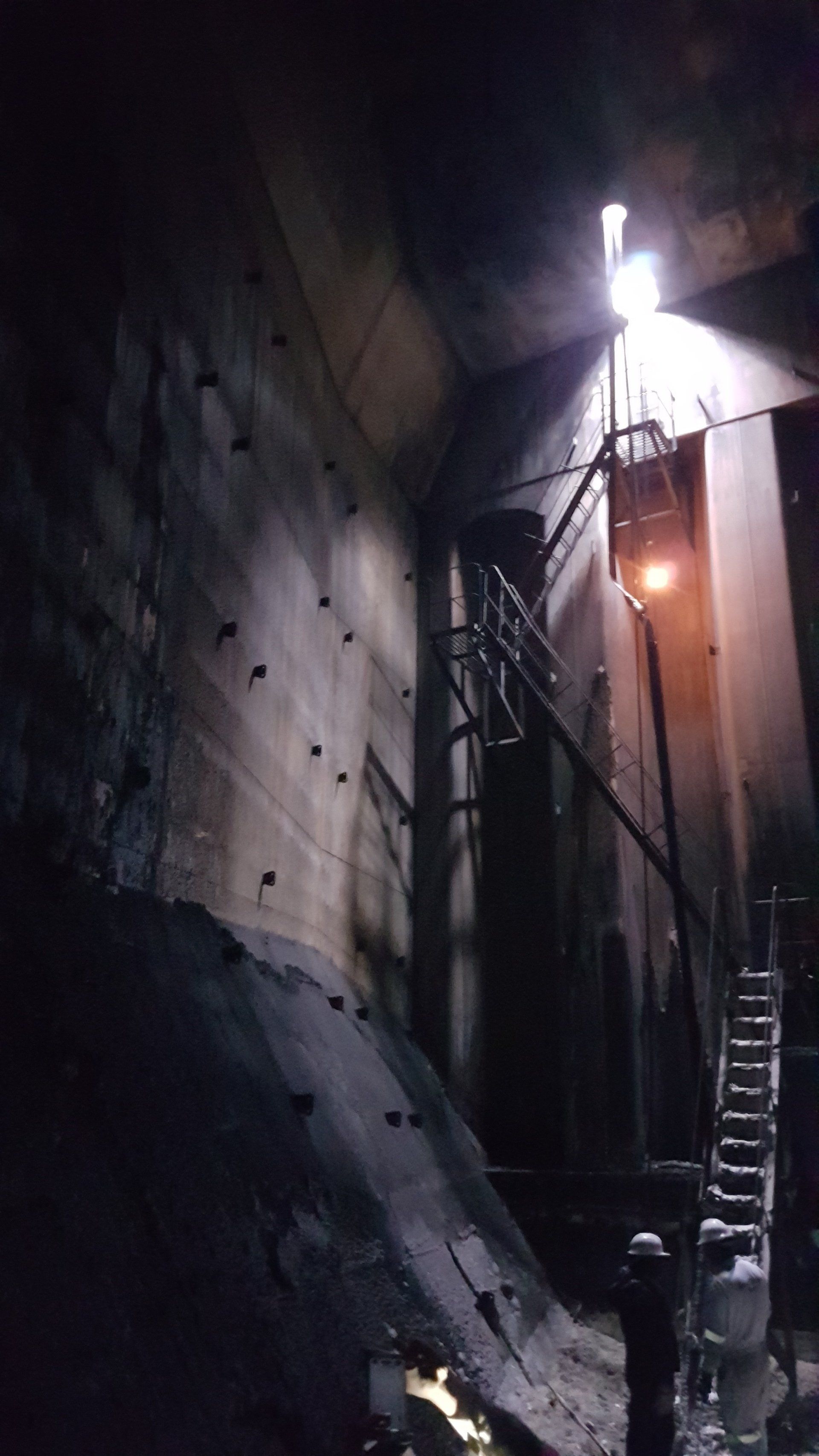 Patrick van der Linden, owner of Marlin Marine Firefighting, conducting a fire investigation during a training.