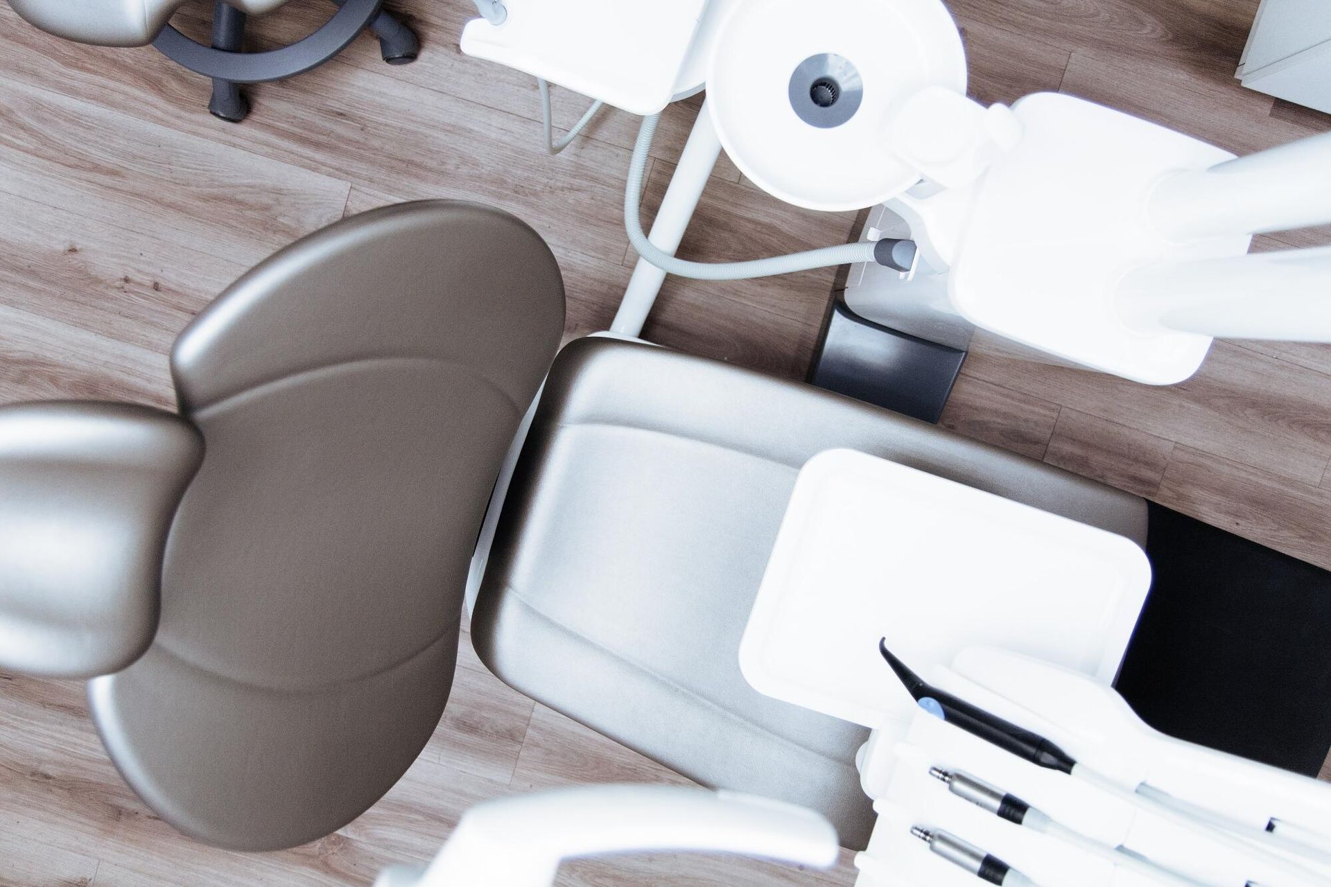 An aerial view of a dental chair in a dental office.