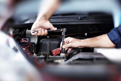Mechanic fixing a car