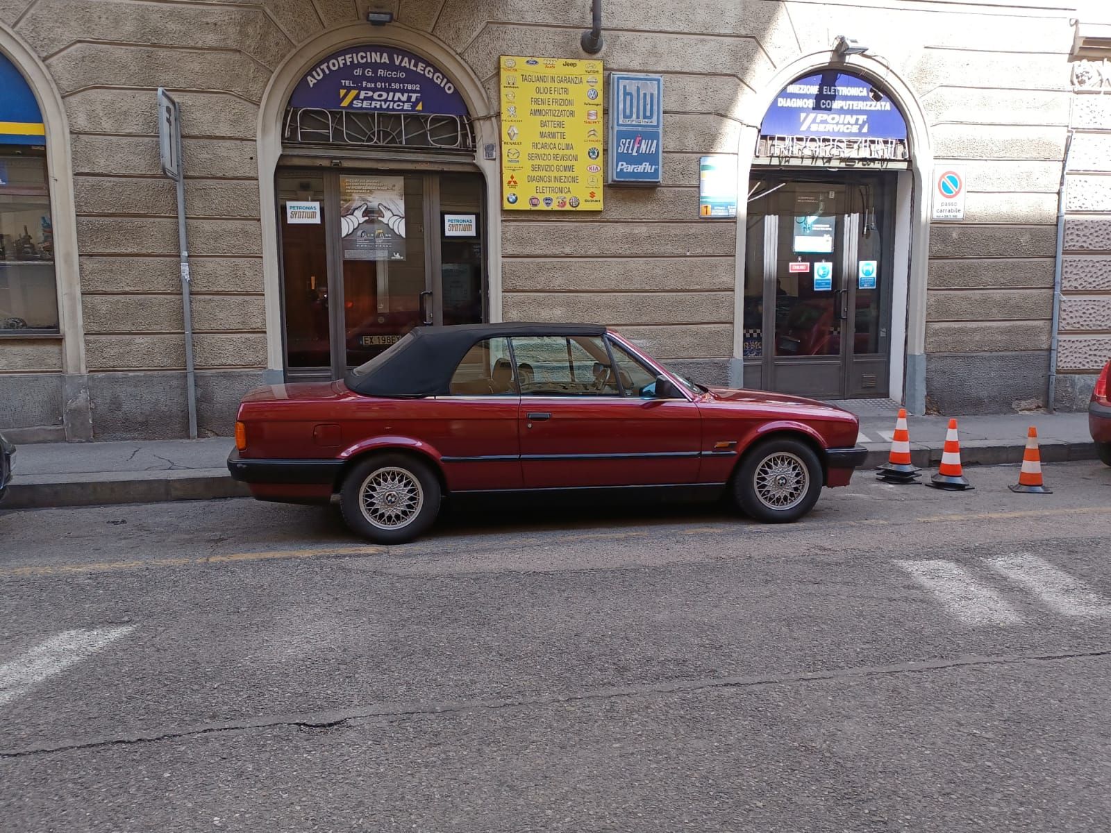 automobile in strada