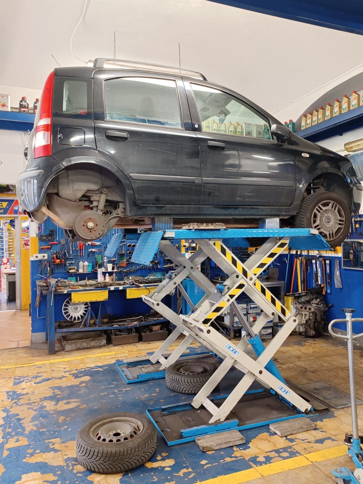 auto in riparazione ponte