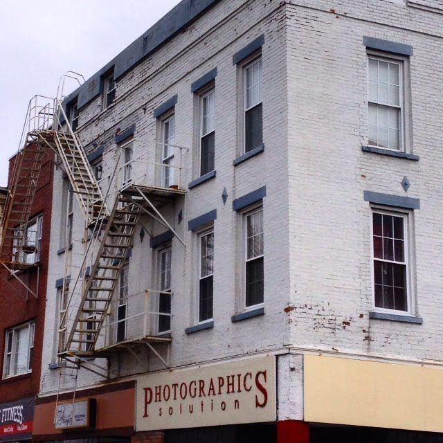 A building with a sign that says ' photographics solution ' on it