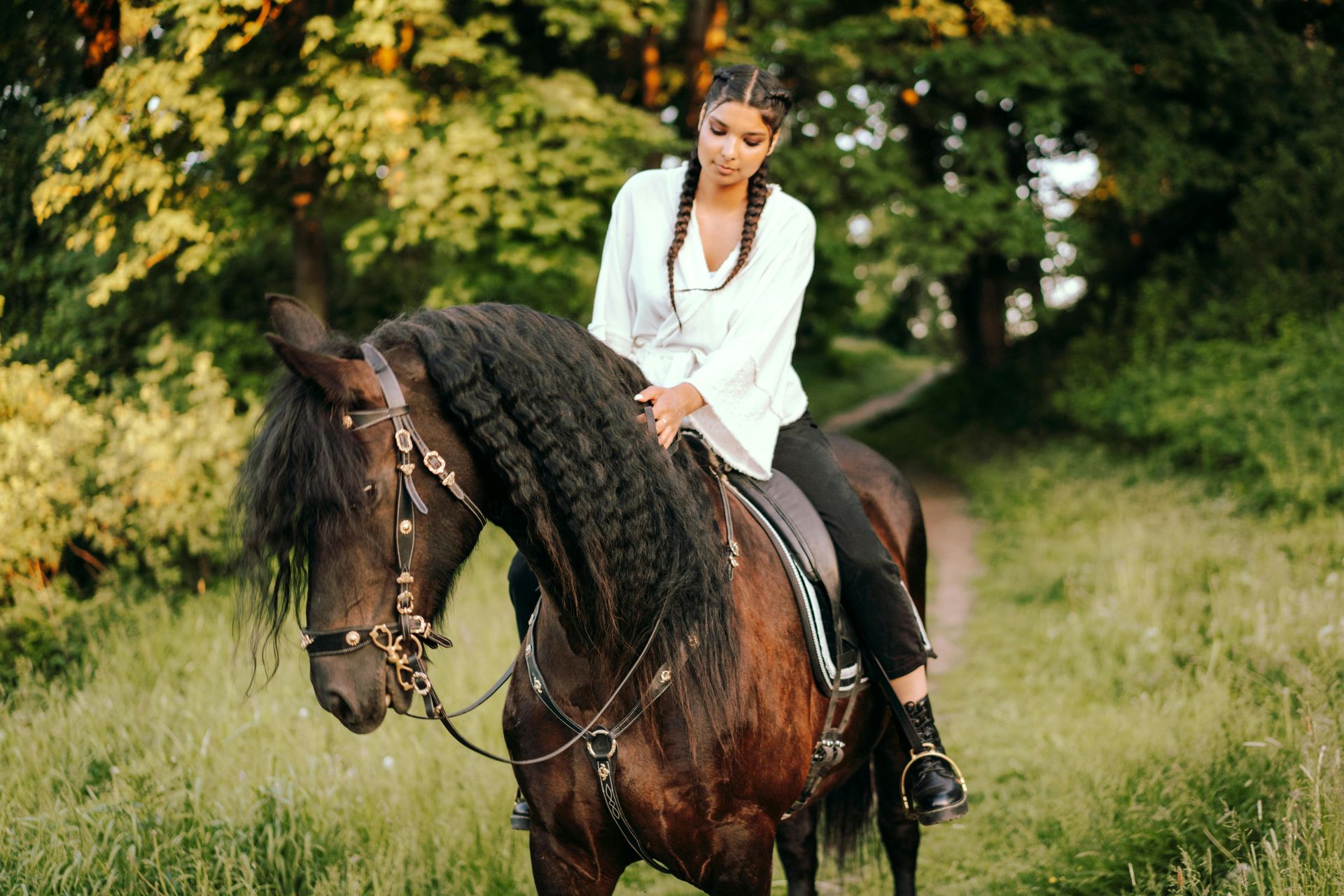 A woman is riding a horse in a field.