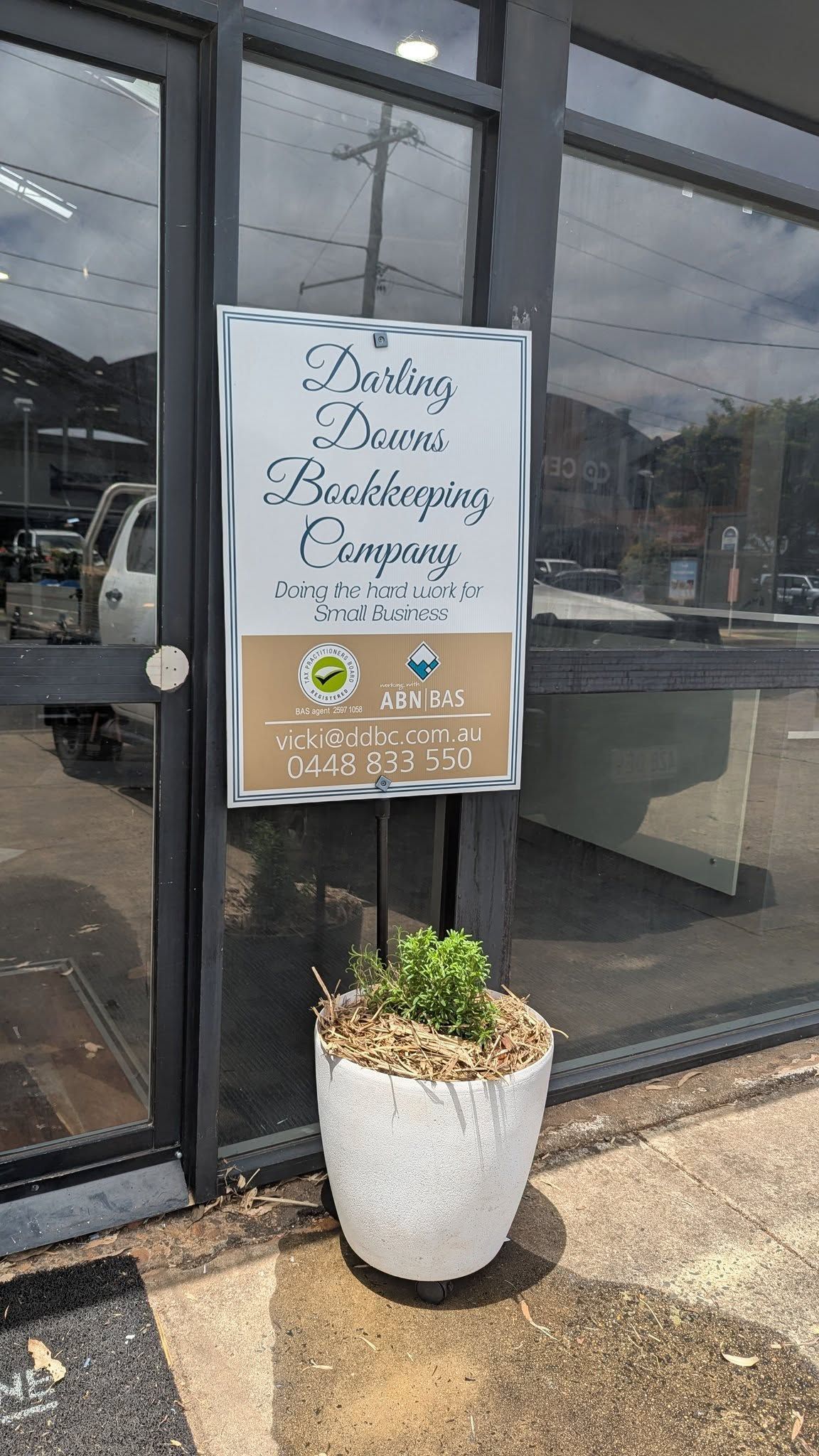 Man and a Woman Computing Graph — Darling Downs Bookkeeping Company in Toowoomba City, QLD