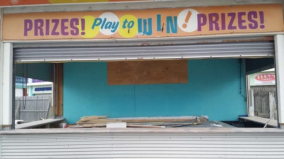 An empty building with a sign that says prizes play to win prizes