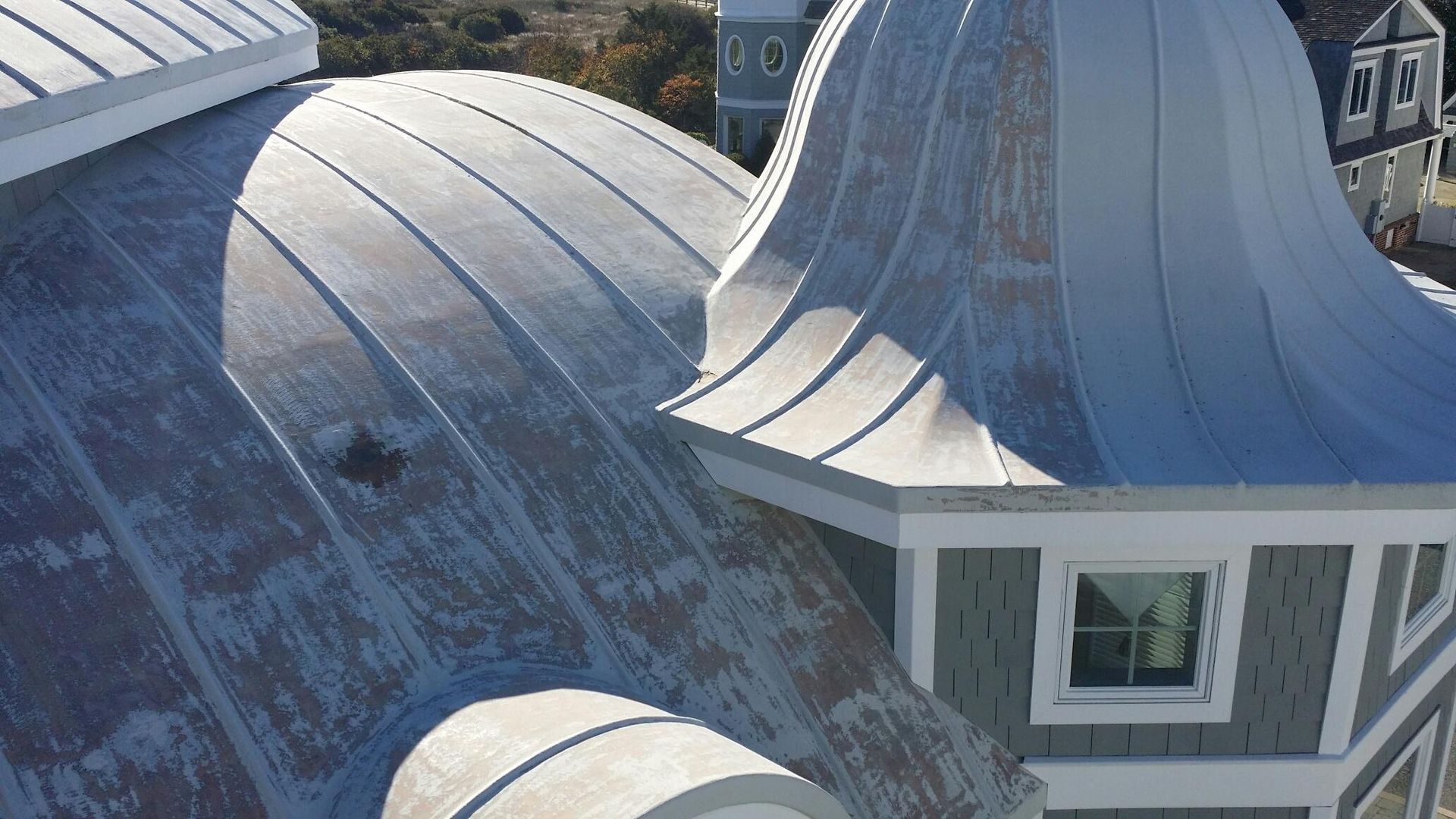 The roof of a building with a dome shaped roof