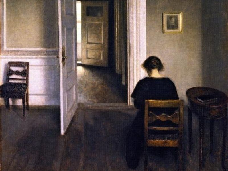 un dipinto di una donna seduta su una sedia in una stanza
