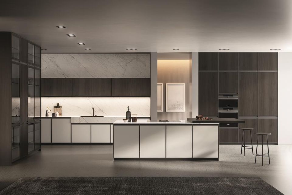 moderna con mobili bianchi