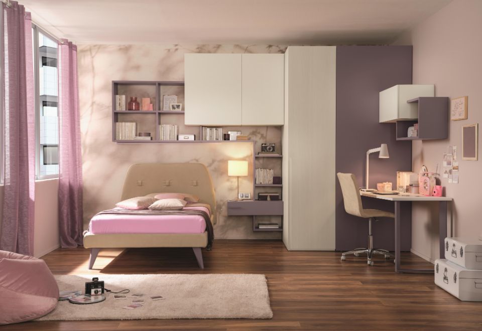 Cameretta con letto rosa