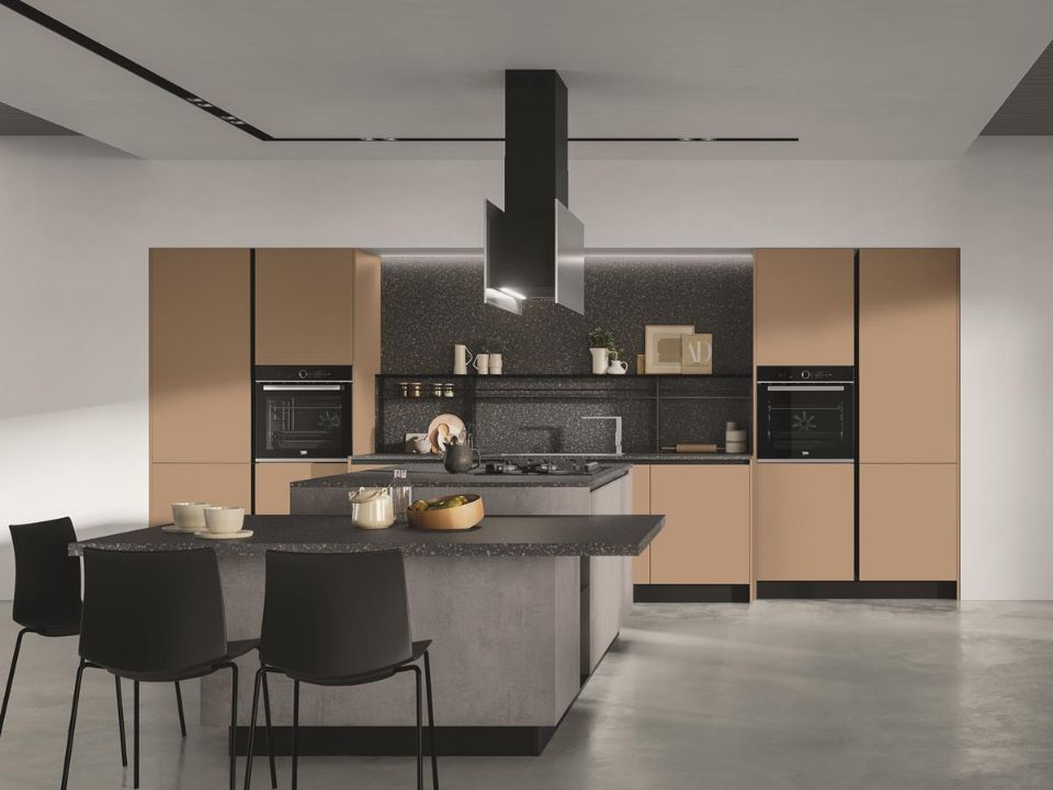 Cucina moderna con isola