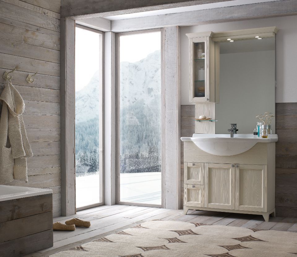 Bagno con mobili in legno chiaro