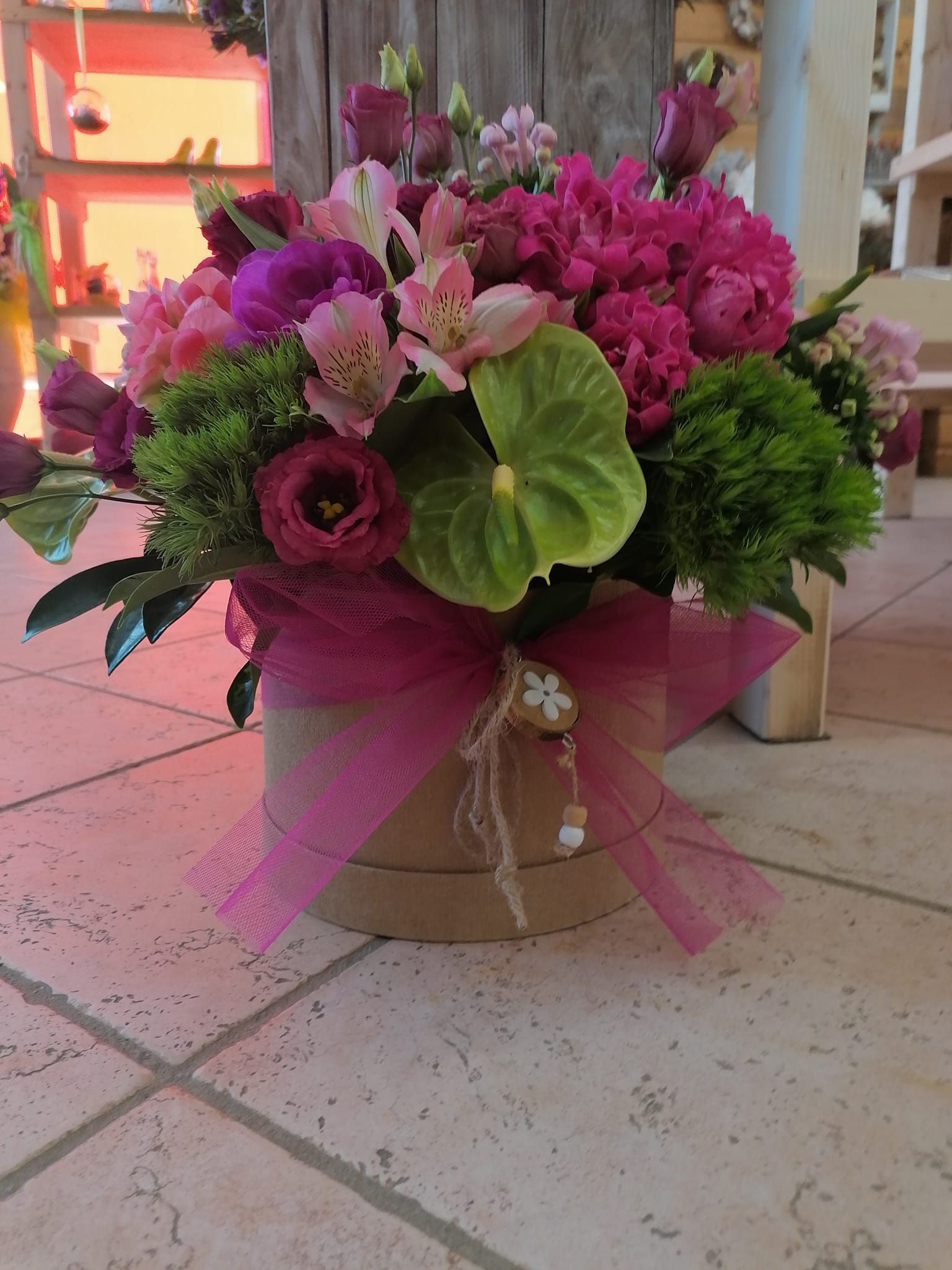 composizione floreale viola e verde